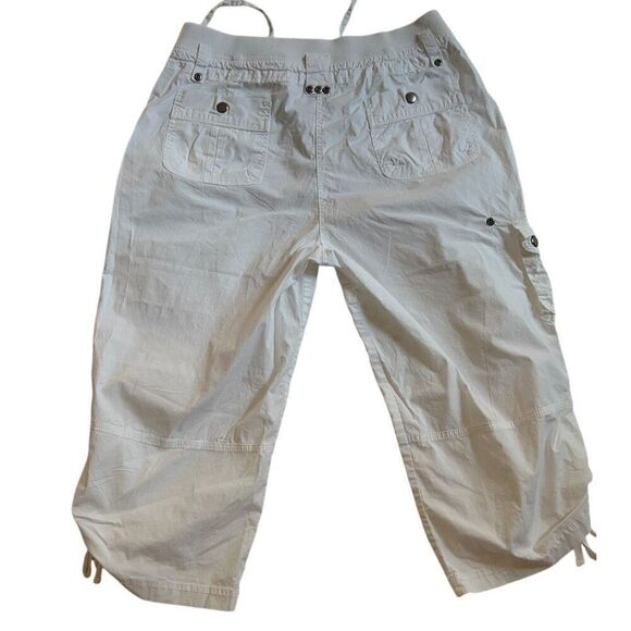 Bay Studio white capri Jogger size 8 - Picture 1 of 6